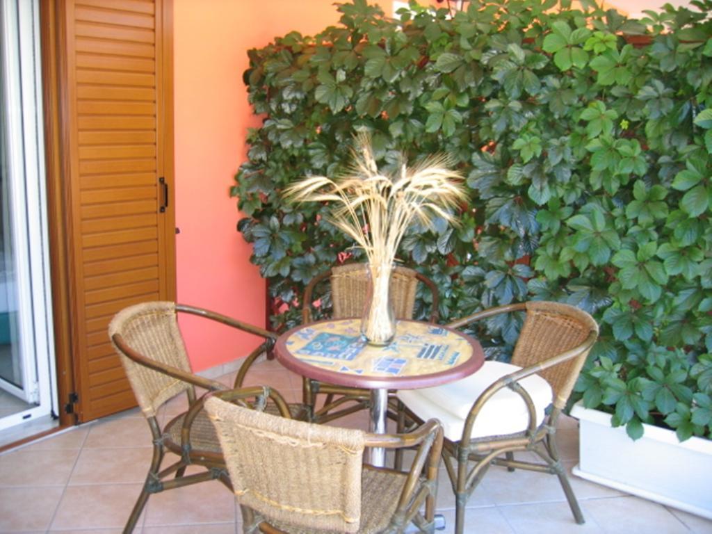 Nikas Villa Orange Apartments Parga Habitación foto